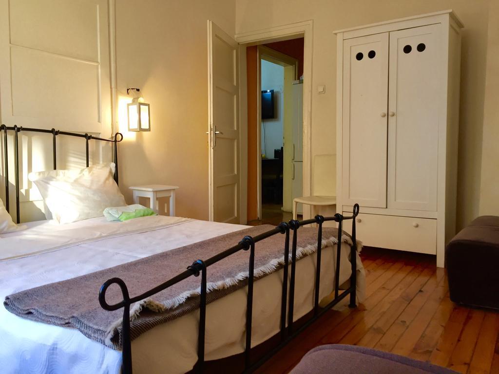 Interhost Guest Rooms And Apartments София Экстерьер фото