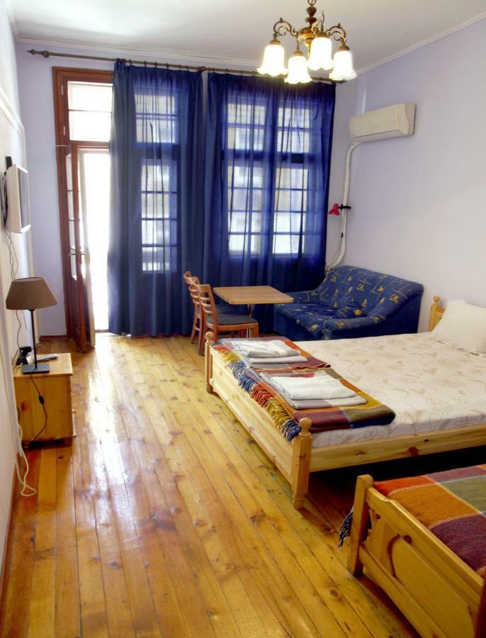 Interhost Guest Rooms And Apartments София Экстерьер фото